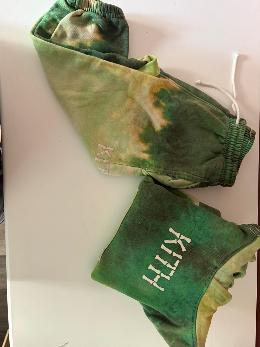 Kith Kids Green Tie-Dye Joggers and Sweatshirt Set